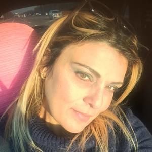 Meet your Posher, Mona